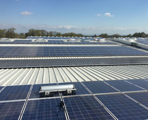 Solaranlagen Reinigung auf Dächern